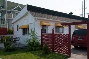 _LEP5522 - Notre adresse pour la semaine, le #5! Juste sur le coin avec petit patio!